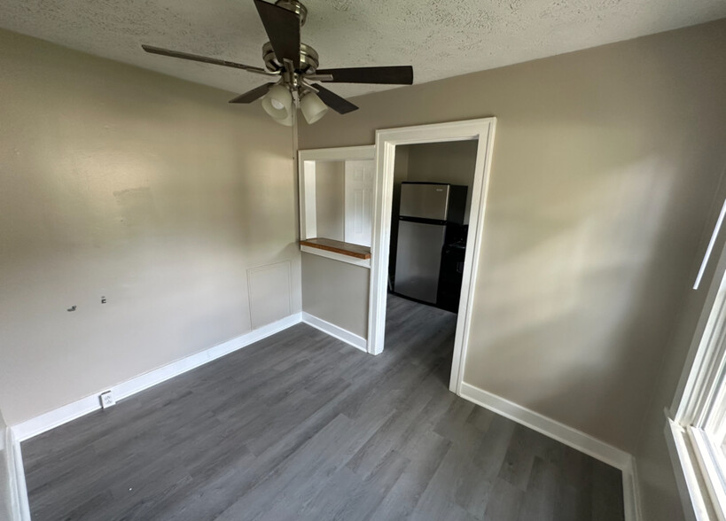 DINING AREA - 2400 Eden St