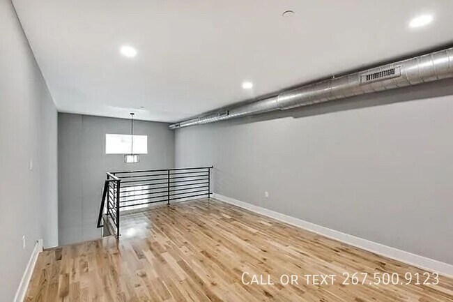 Building Photo - 1523 W Girard Ave