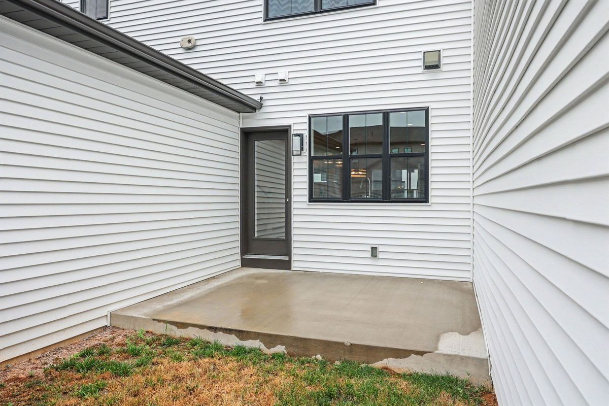 Building Photo - 104 Madison dr