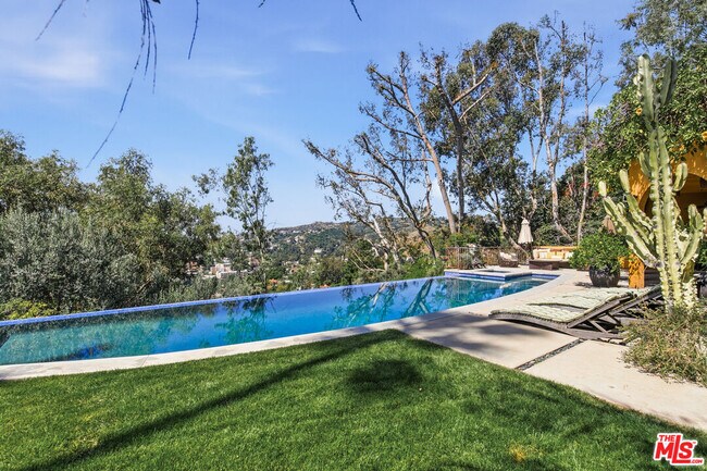 Building Photo - 6203 Temple Hill Dr