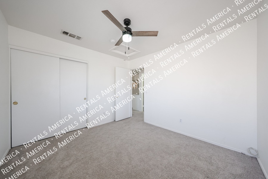 Building Photo - 820 N Granada Dr
