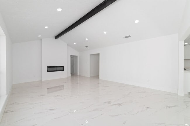 Building Photo - 13330 Agarita Ln