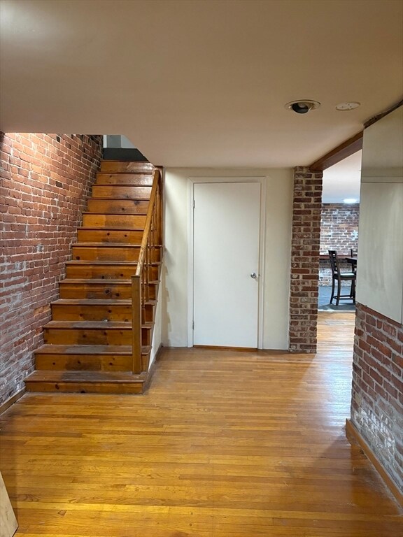 Building Photo - 76 Maple St