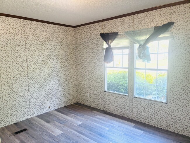 Building Photo - 424 E Air Depot Rd