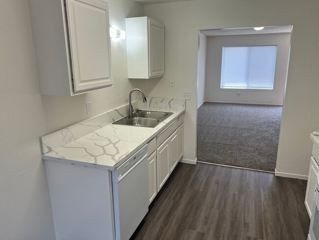 Building Photo - 4418 White Ln