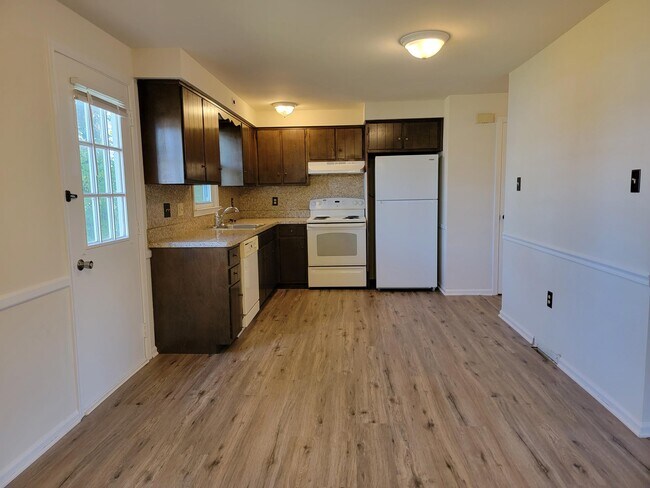 Building Photo - 2209 Harmony Hill Dr