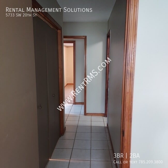 Building Photo - 5733 SW 20th St