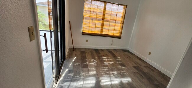 Building Photo - 301 SW Whitmore Dr