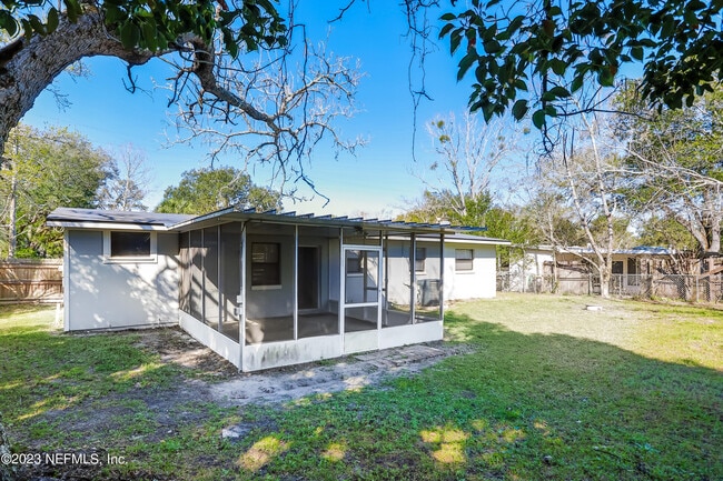 Building Photo - 2233 Bourget Dr