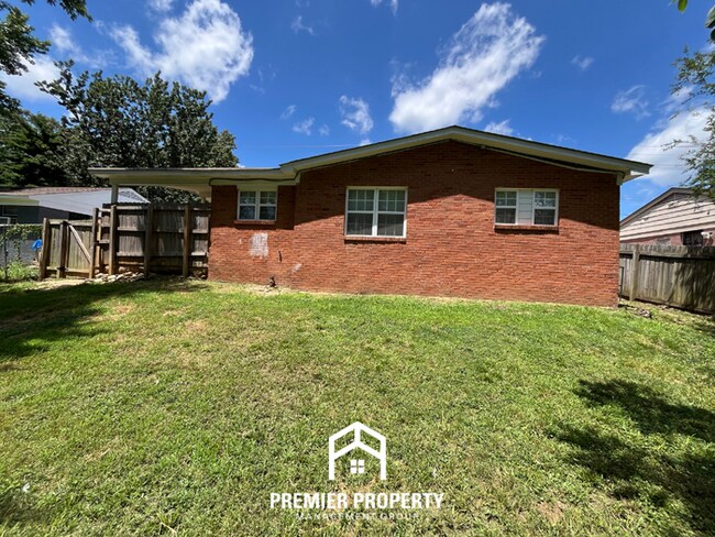 Building Photo - Charming 4BR/1BA Southwest Memphis Home | Vaulted High Ceilings & Large Fenced Yard