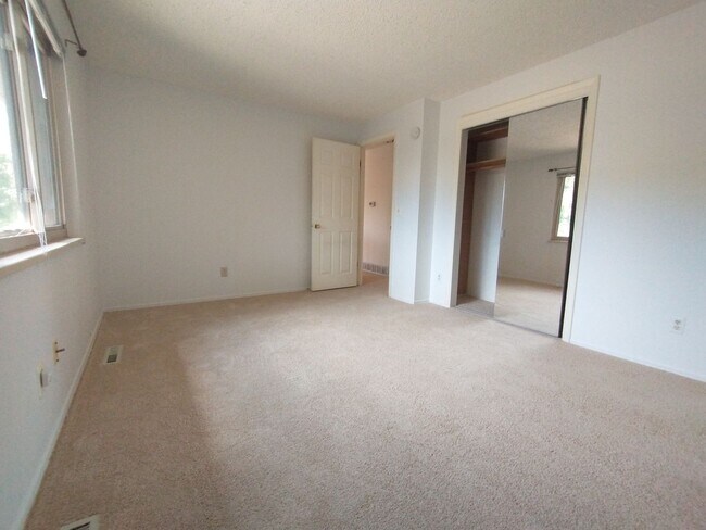 Building Photo - 715 Morgan Dr