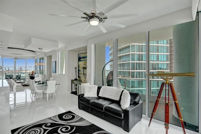 Building Photo - 900 Biscayne Blvd