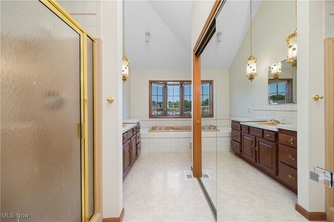 Building Photo - 4591 S Memorial Shoreway Dr