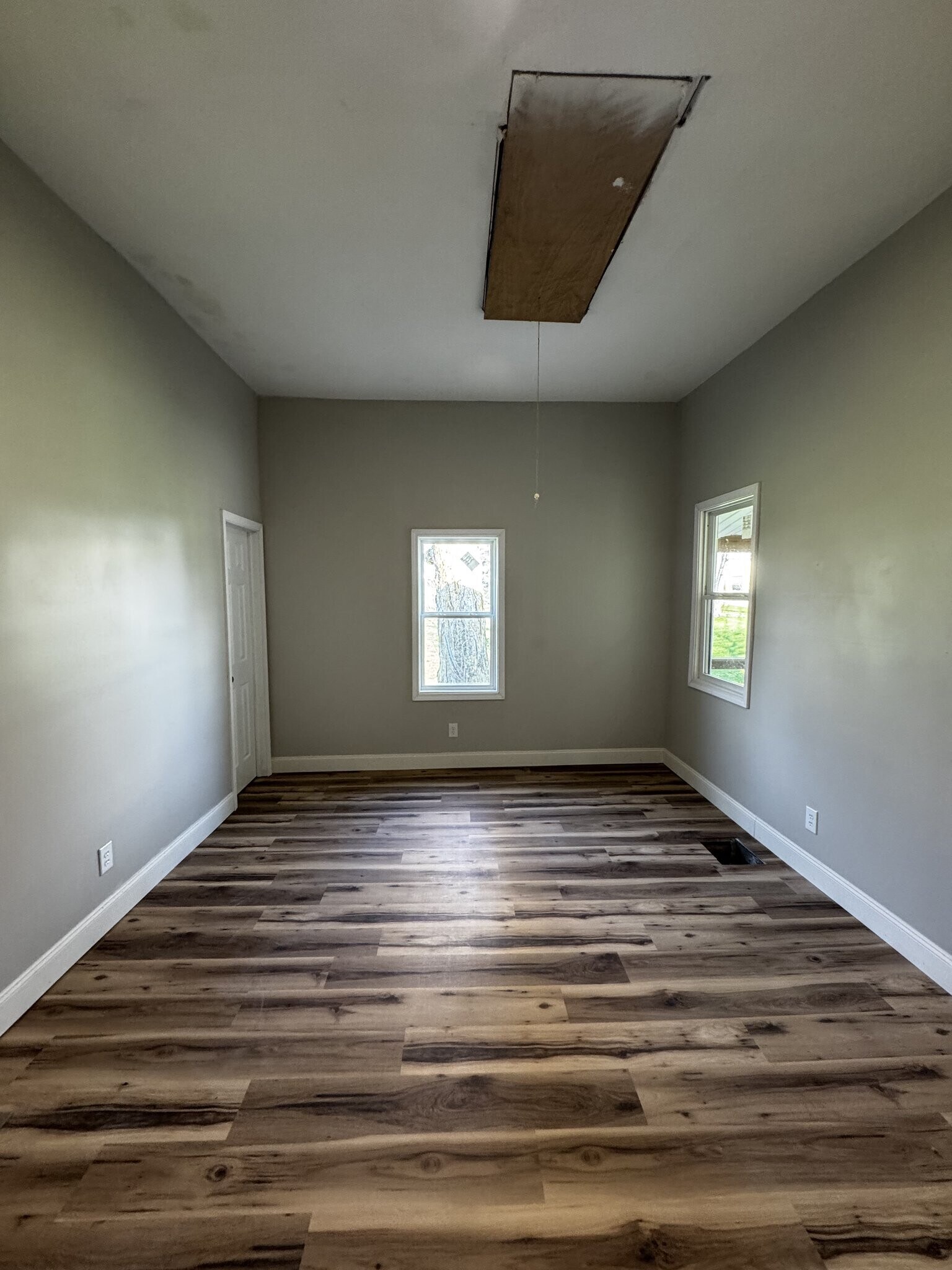 Building Photo - 118 Bank St