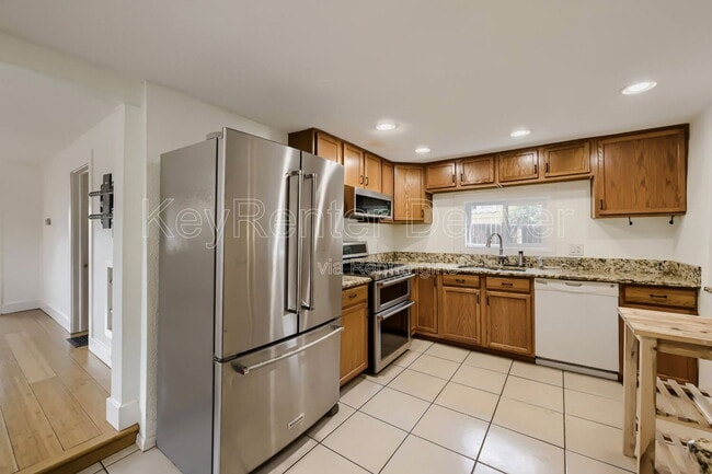 Building Photo - 4870 Beach Ct