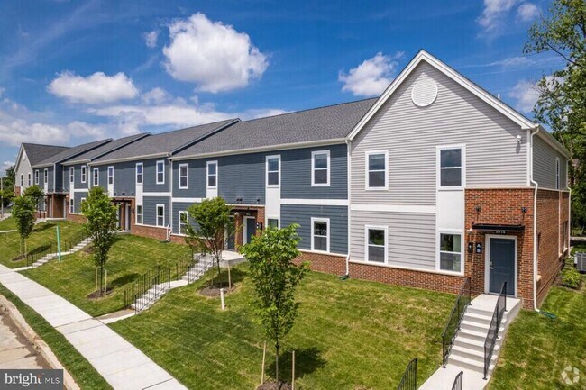 Building Photo - 5908 Arizona Ave