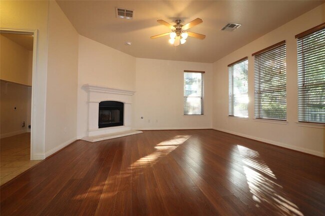 Building Photo - 806 Zappa Dr