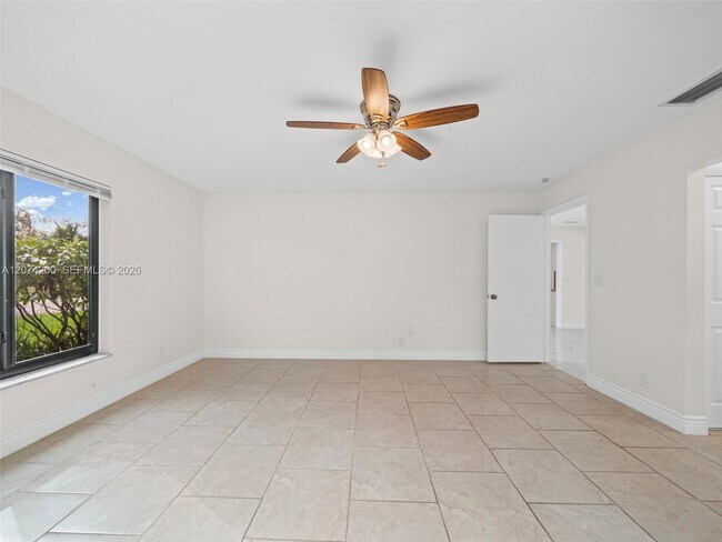 Building Photo - 10251 NW 39th Ct