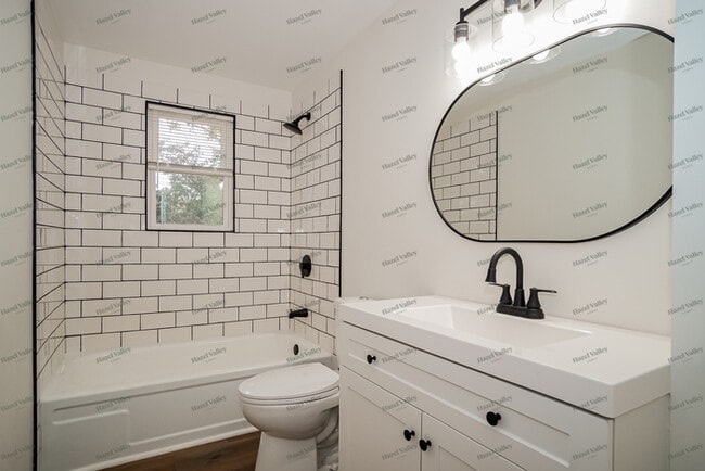 Building Photo - 5244 Refugee Rd