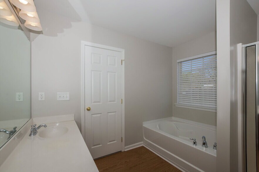 Building Photo - 3012 Deep Cove Dr NW
