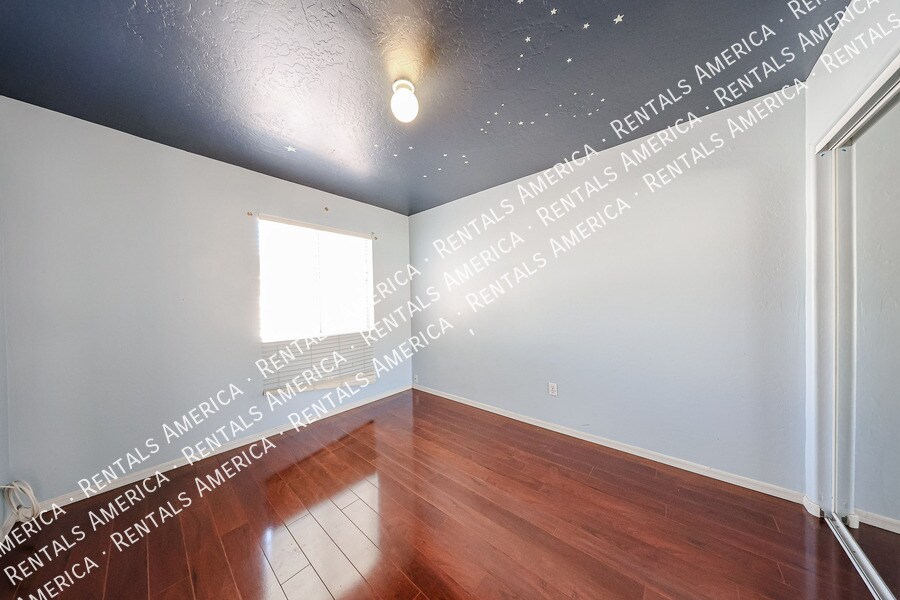 Building Photo - 2127 E Nighthawk Wy