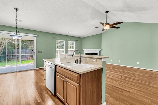 Building Photo - 124 Dovetail Cir