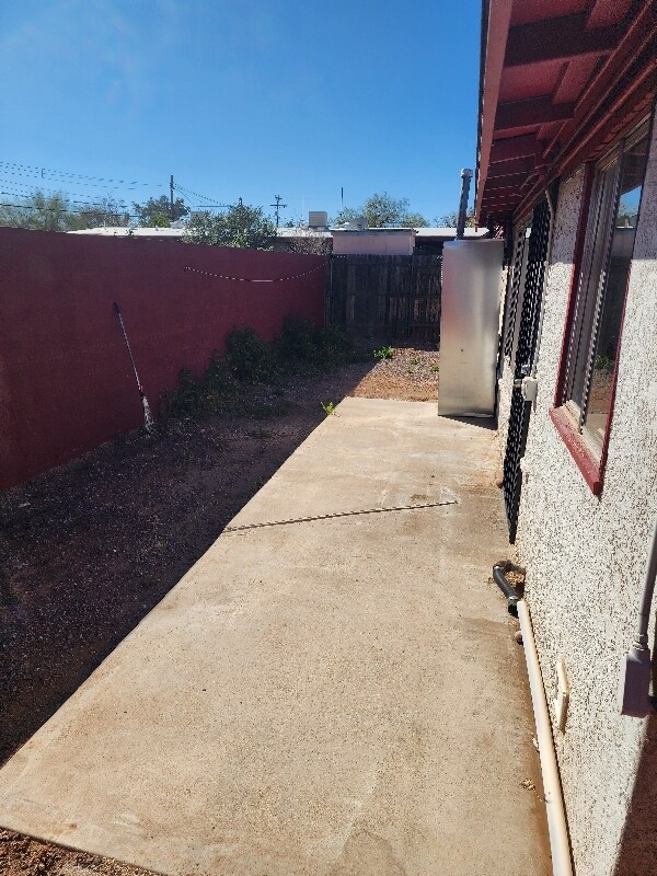 Building Photo - 2136 N Madelyn Ave