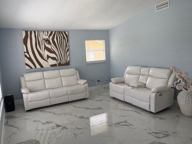 Building Photo - 3825 Patio Ct