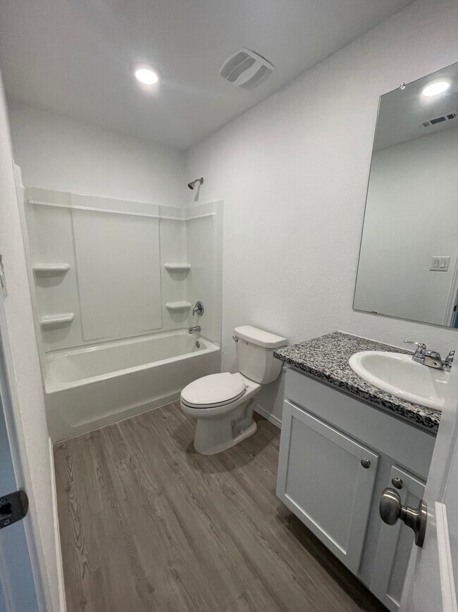 Bath 2 - 14428 Southton Basin