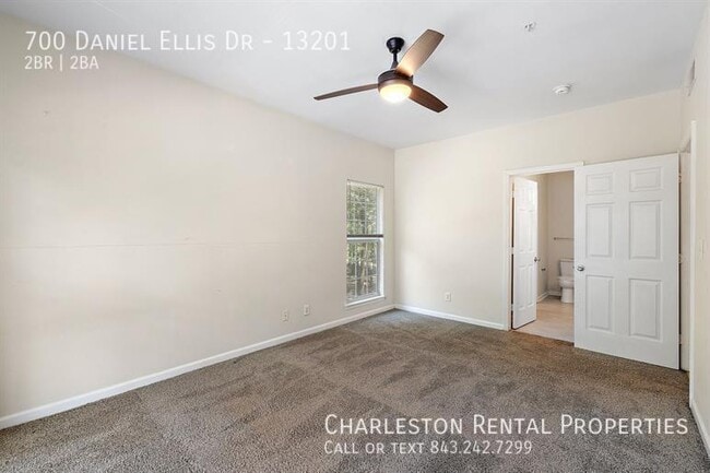 Building Photo - 700 Daniel Ellis Dr