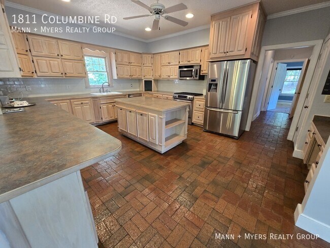 Building Photo - 1811 Columbine Rd