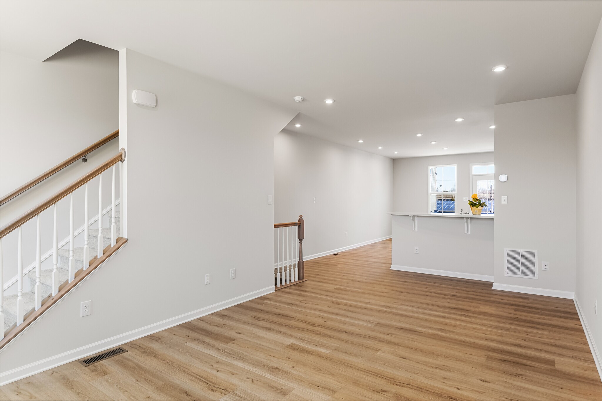 Building Photo - 10 Sidney Ln