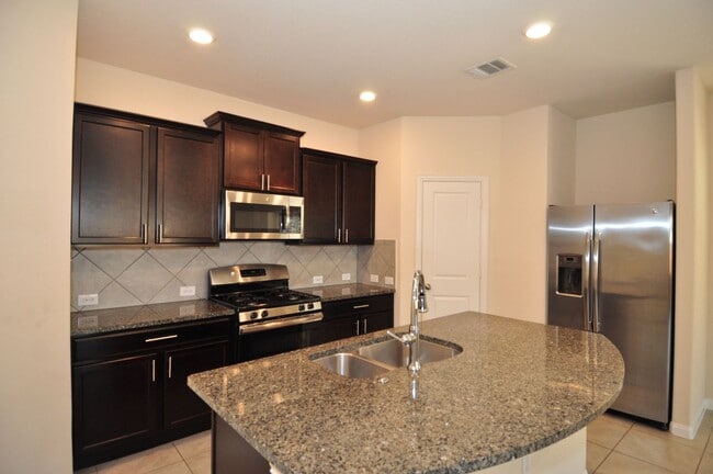 Building Photo - Washer Dryer and Refrigerator included - G...