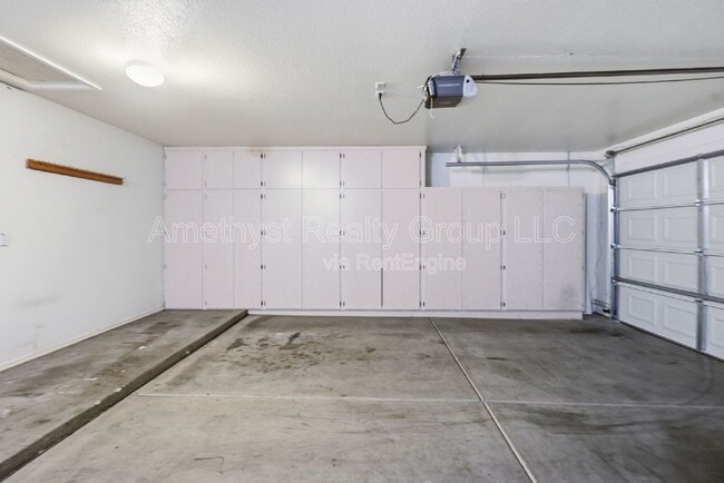 Building Photo - 7017 W Greenbriar Dr