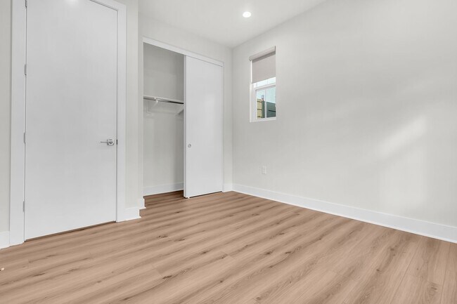 Building Photo - 720 Olivier Dr