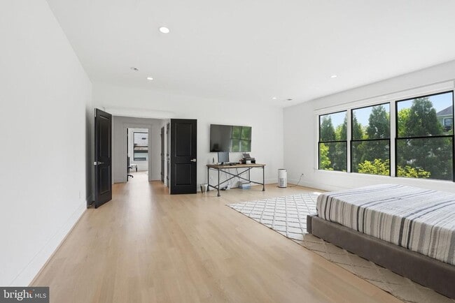 Building Photo - 2504 12th St N