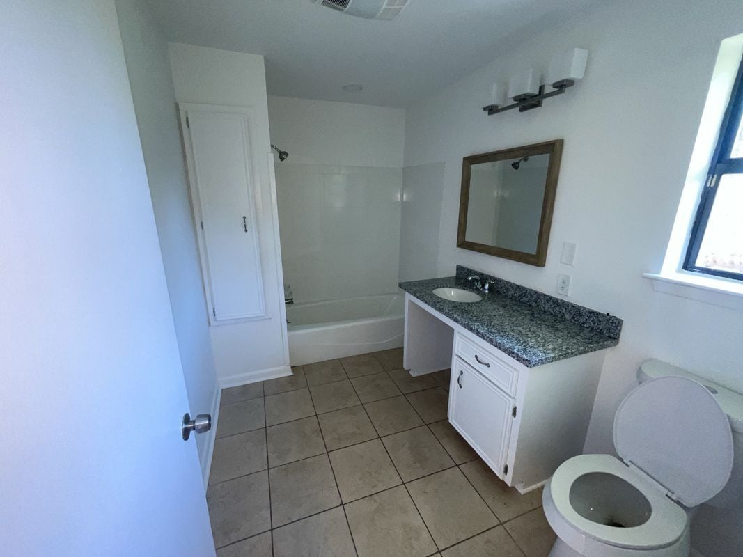 Building Photo - 1915 Tennessee St