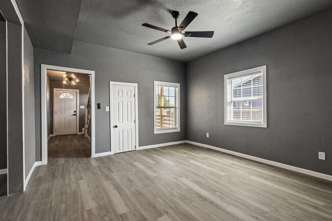 Building Photo - 1320 W Frisco St