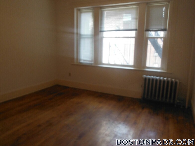 Building Photo - 46 Westland Ave