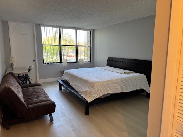 Building Photo - 16300 Golf Club Rd