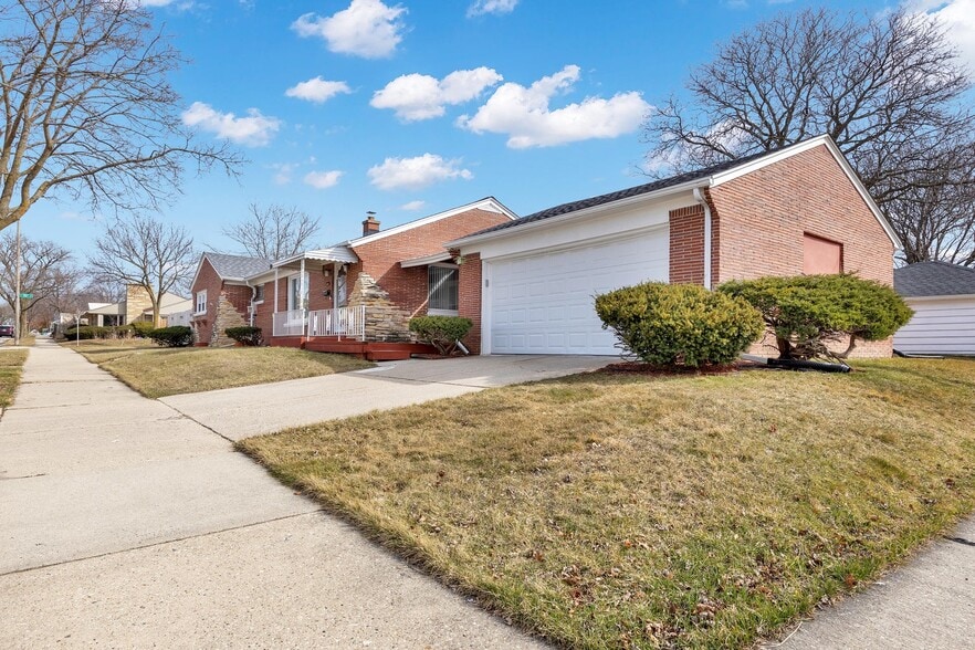 Building Photo - 9301 W Auer Ave