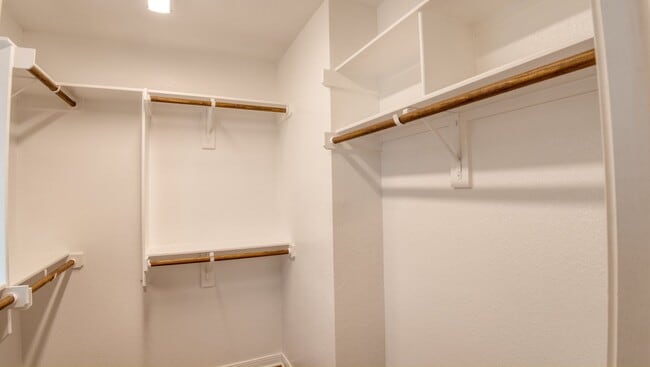 Building Photo - Spacious Single-Family Home Available Now!