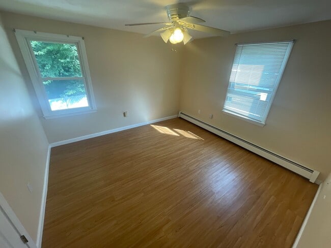 Building Photo - For Rent – 4 Bed, 2 Bath Home w/ Garage & ...