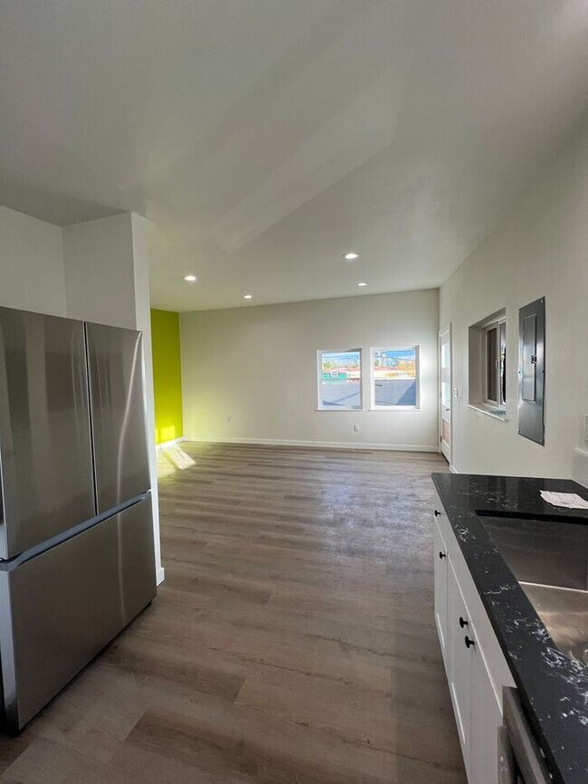 Building Photo - Professional Photos Coming Soon!