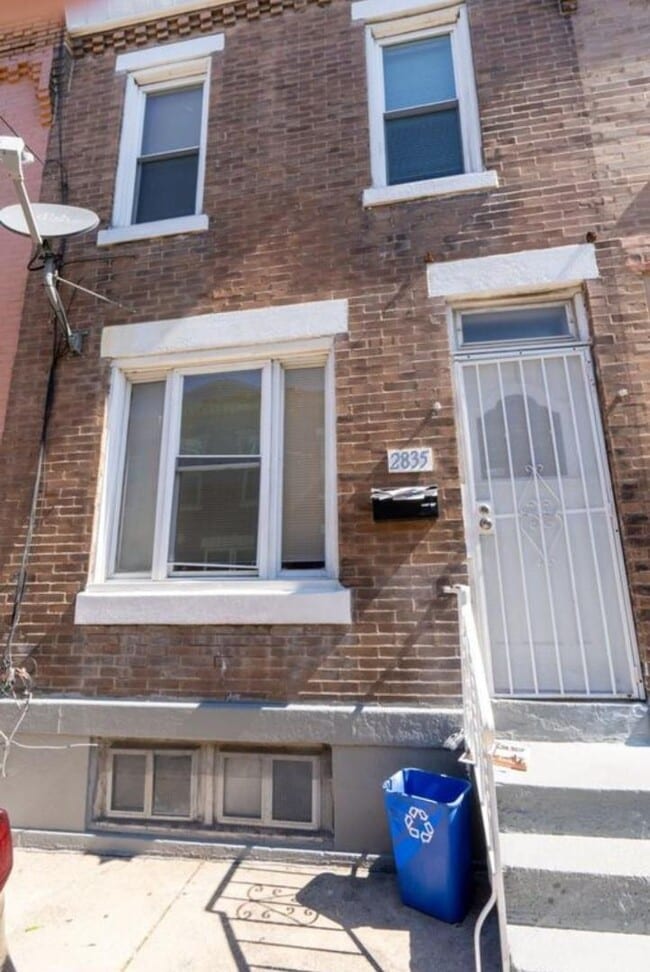 Building Photo - 2835 Winton St