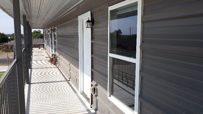 Building Photo - 408 27th St