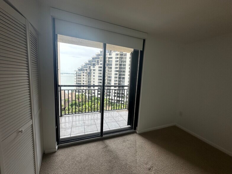Building Photo - 540 Brickell Key Dr