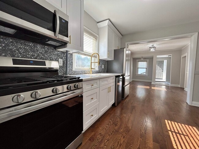 Primary Photo - 10 Morton St