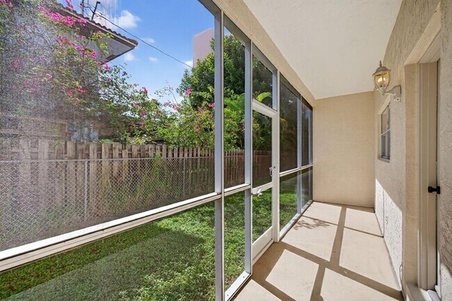 Building Photo - 1450 N Riverside Dr