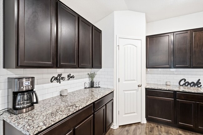 Building Photo - 5919 Hindes Stone